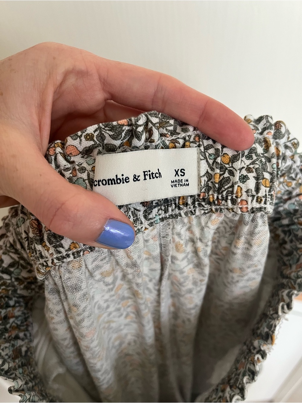 Abercrombie & Fitch Wide Leg Crop Pants in Floral/Fruit Print - Picture 5 of 8
